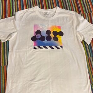 Nike Gray Graphic Tee size large new without tags fast shipping beautiful shirt